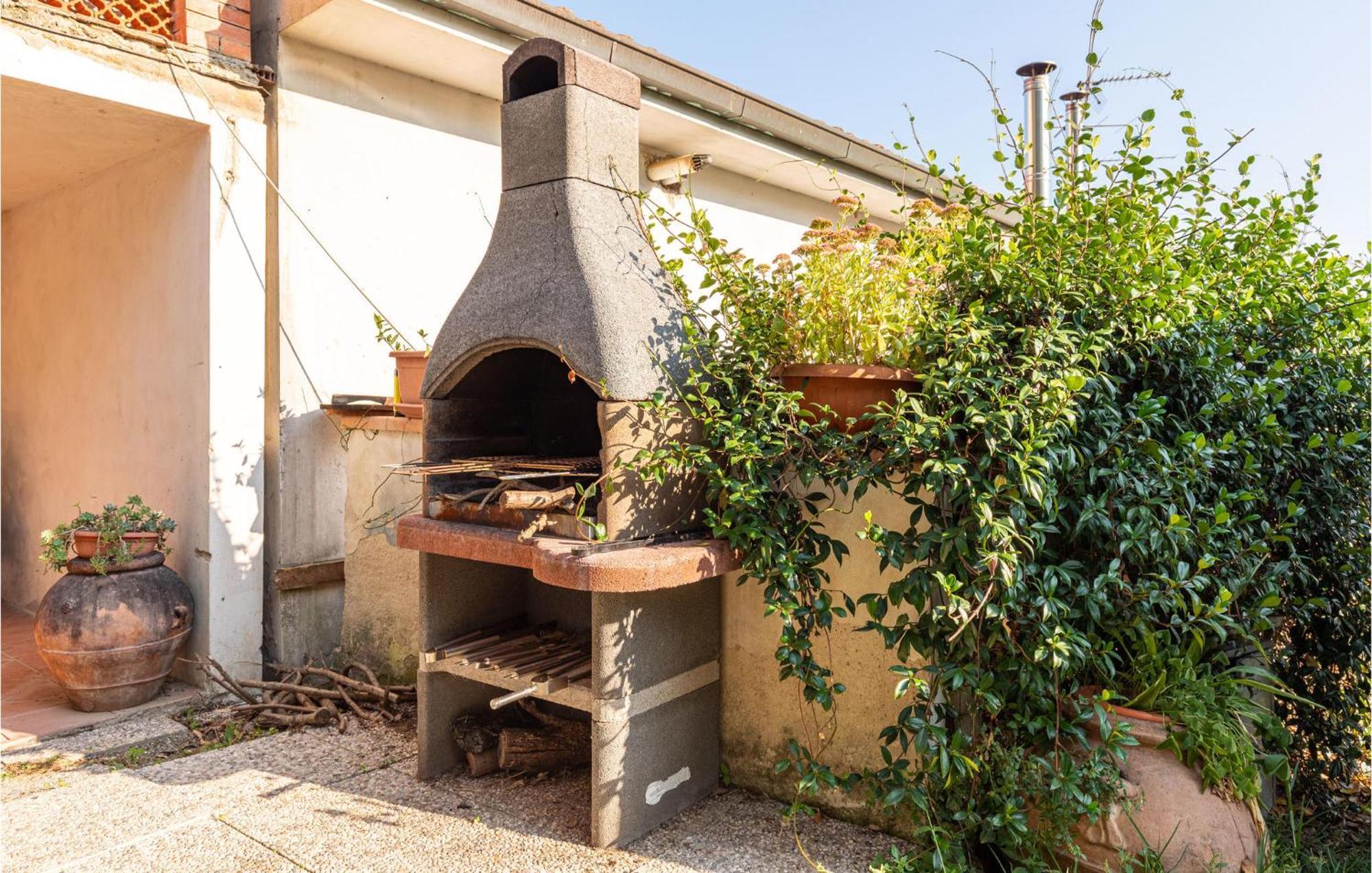 Awesome Home In Marliana With Kitchenette Esterno foto